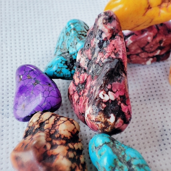 Dyed Howlite Fat Heavy Chunky Faux Turquoise Stone Necklace Silver Tone NWOT - Picture 6 of 9